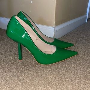 PrettyLittleThing Green Patent Pointed Heeled Courts